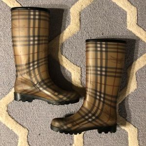 Burberry rain boots, size 39